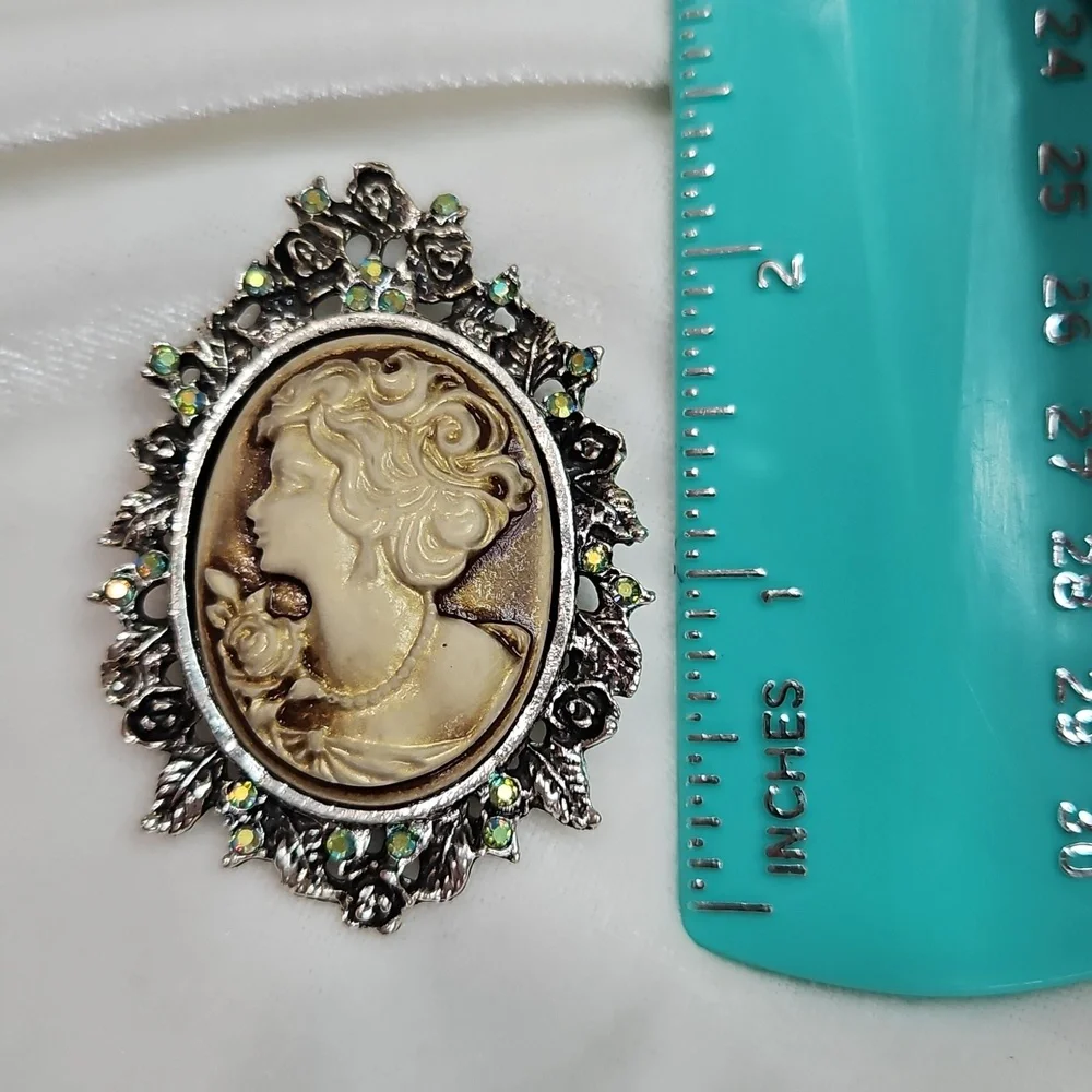 Women's Beauty Head Cameo Brooch Retro Style Pin Rhinestone Silver Tone Elegant